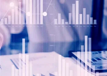 Stratejik finansal yönetim danışmanlığı kapsamında finansal performans ve büyüme planlaması yapan yönetim ekibi